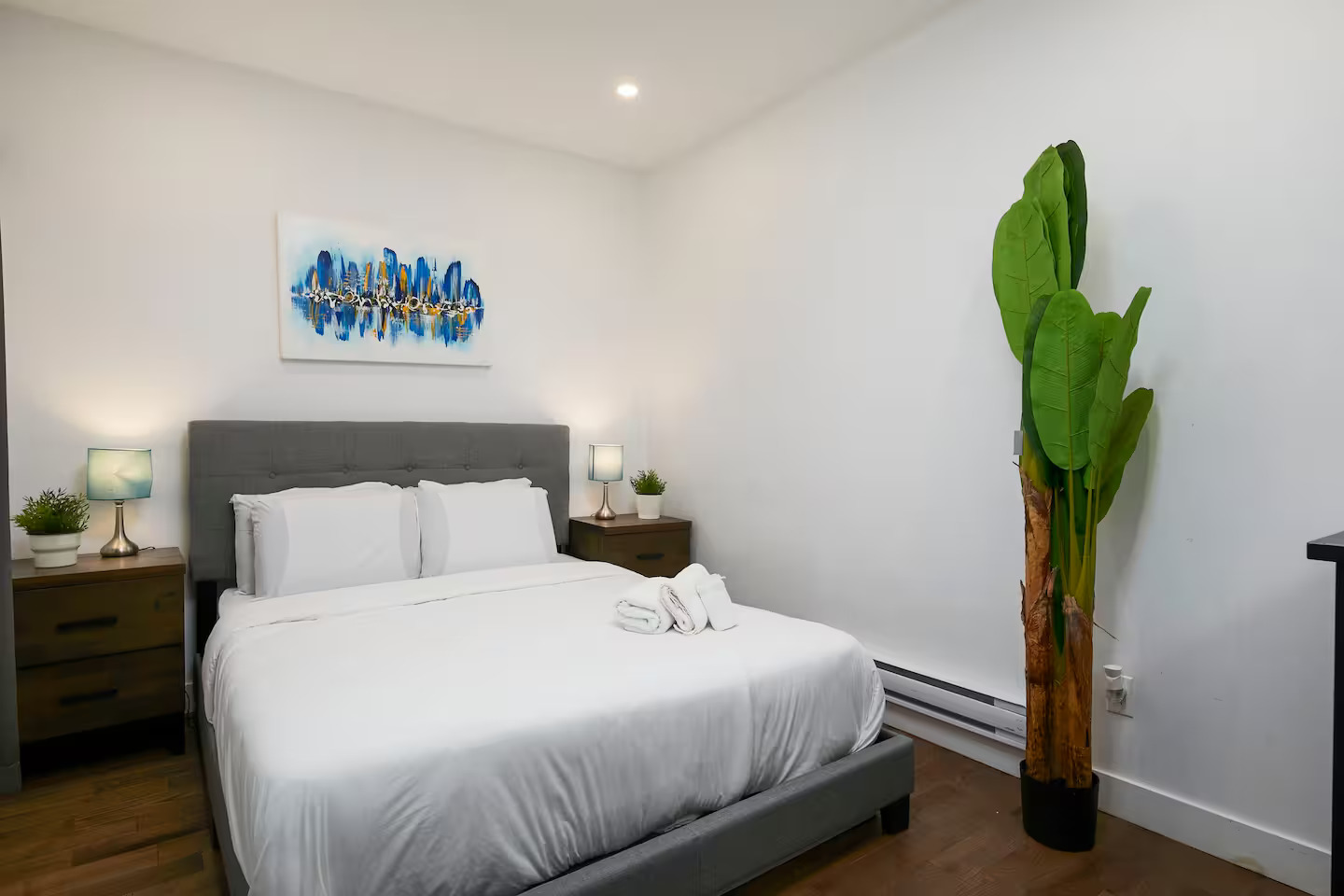 May 2026: completely furnished three-bedroom apartment in Plateau Mont-Royal | 64698244