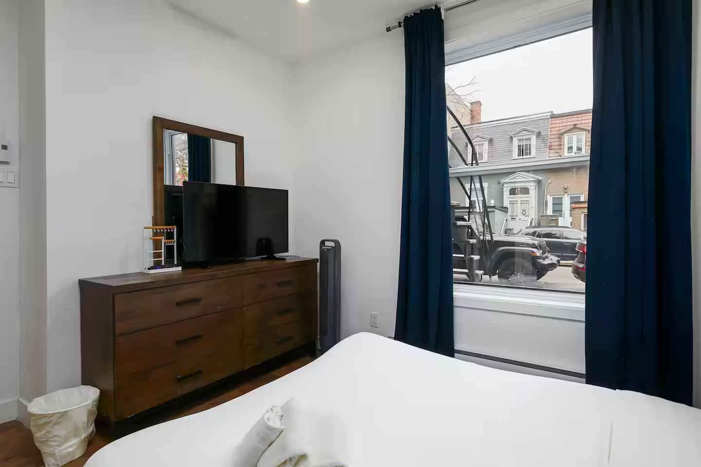 May 2026: completely furnished three-bedroom apartment in Plateau Mont-Royal | 64698244