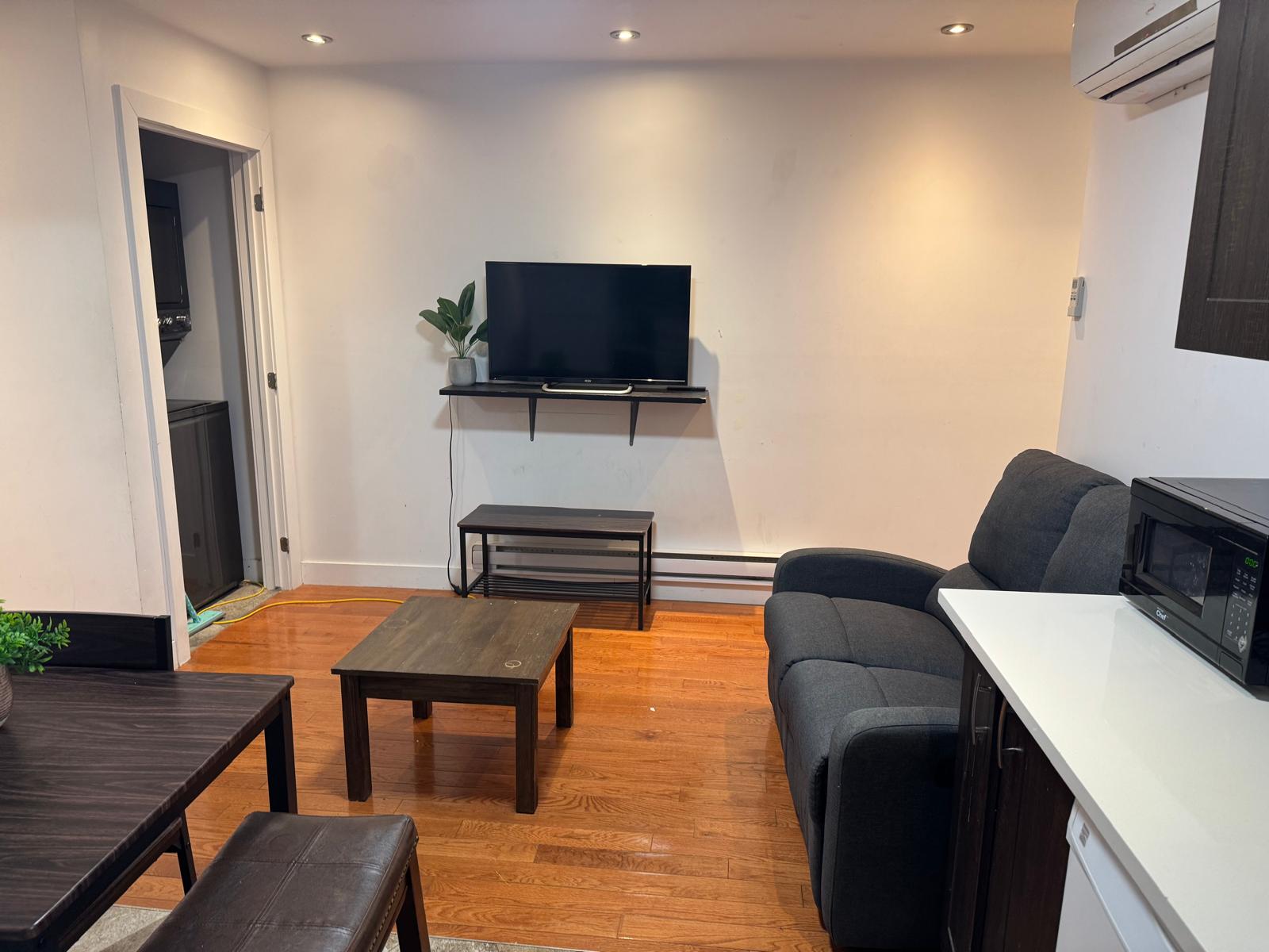 Fully furnished four-bedroom apartment on Plateau Mont-Royal for May 2026 | 207926644