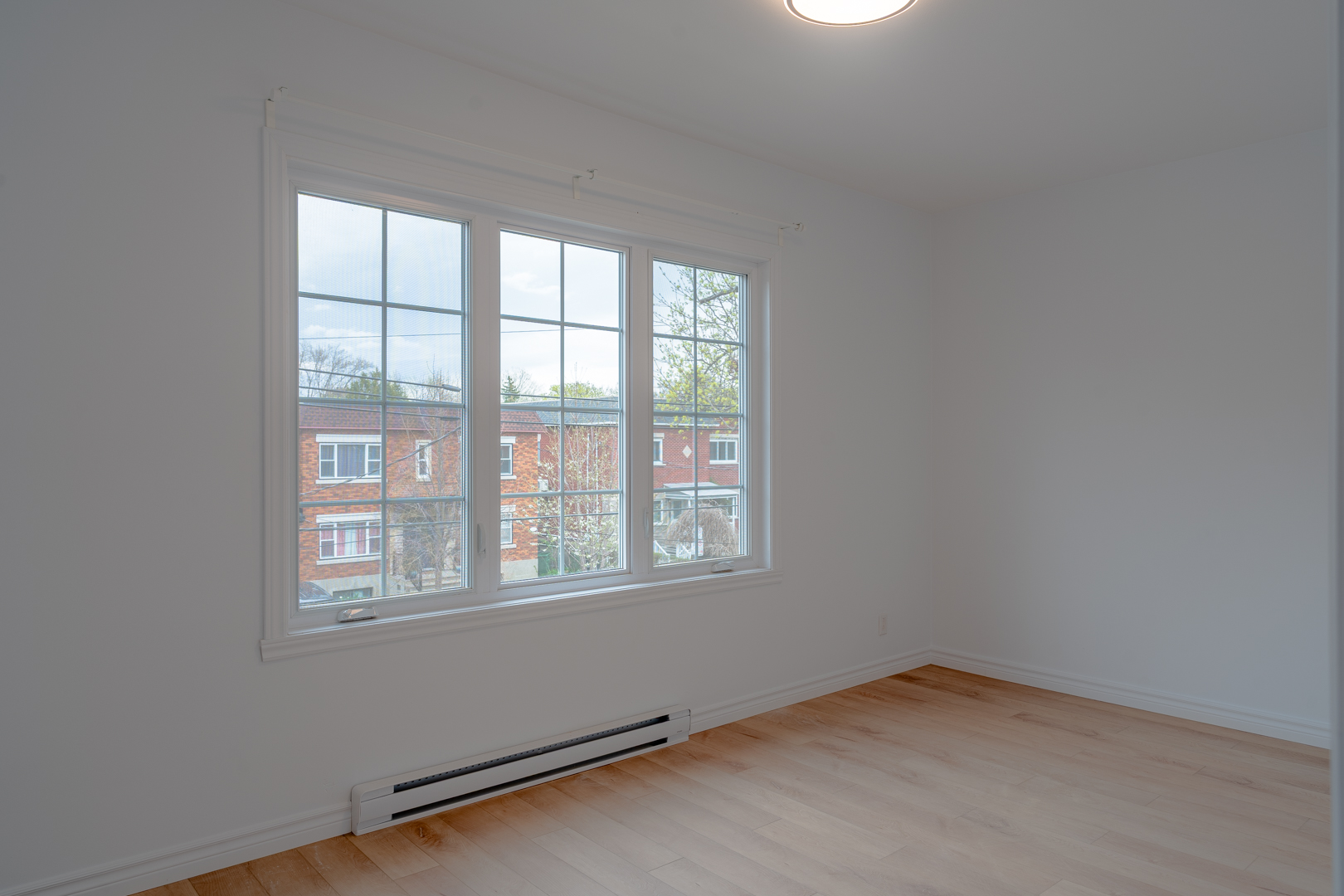 6 ½ (4 CHAMBRES) - À QUELQUES MINUTES DE MARCHE DU MÉTRO DU COLLÈGE - RÉNOVÉ EN 2025 / 6 ¼ (4 BEDROOMS) – FEW MINUTES FROM METRO DU COLLEGE - RENOVATED IN 2025 | 1443569434