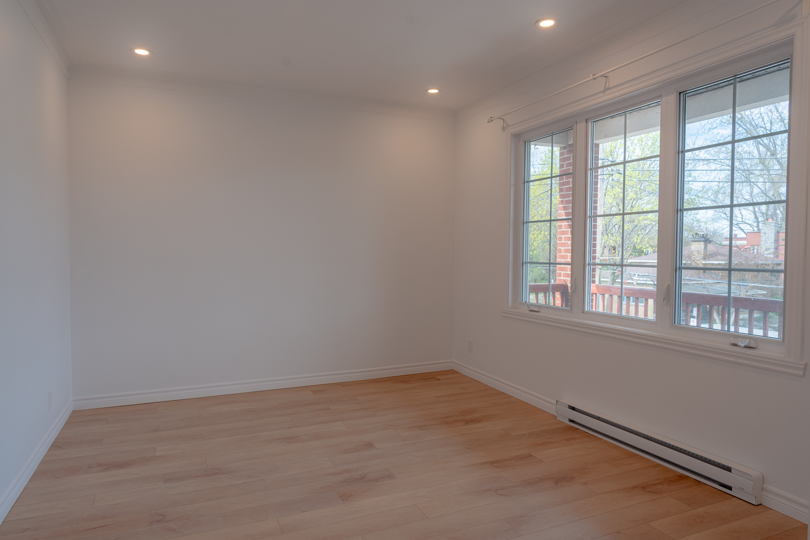 6 ½ (4 CHAMBRES) - À QUELQUES MINUTES DE MARCHE DU MÉTRO DU COLLÈGE - RÉNOVÉ EN 2025 / 6 ¼ (4 BEDROOMS) – FEW MINUTES FROM METRO DU COLLEGE - RENOVATED IN 2025 | 1443569434