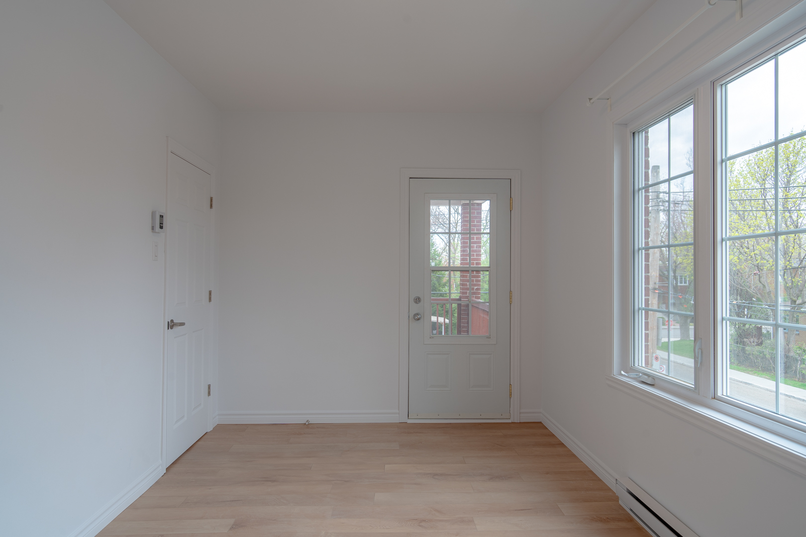 6 ½ (4 CHAMBRES) - À QUELQUES MINUTES DE MARCHE DU MÉTRO DU COLLÈGE - RÉNOVÉ EN 2025 / 6 ¼ (4 BEDROOMS) – FEW MINUTES FROM METRO DU COLLEGE - RENOVATED IN 2025 | 1443569434