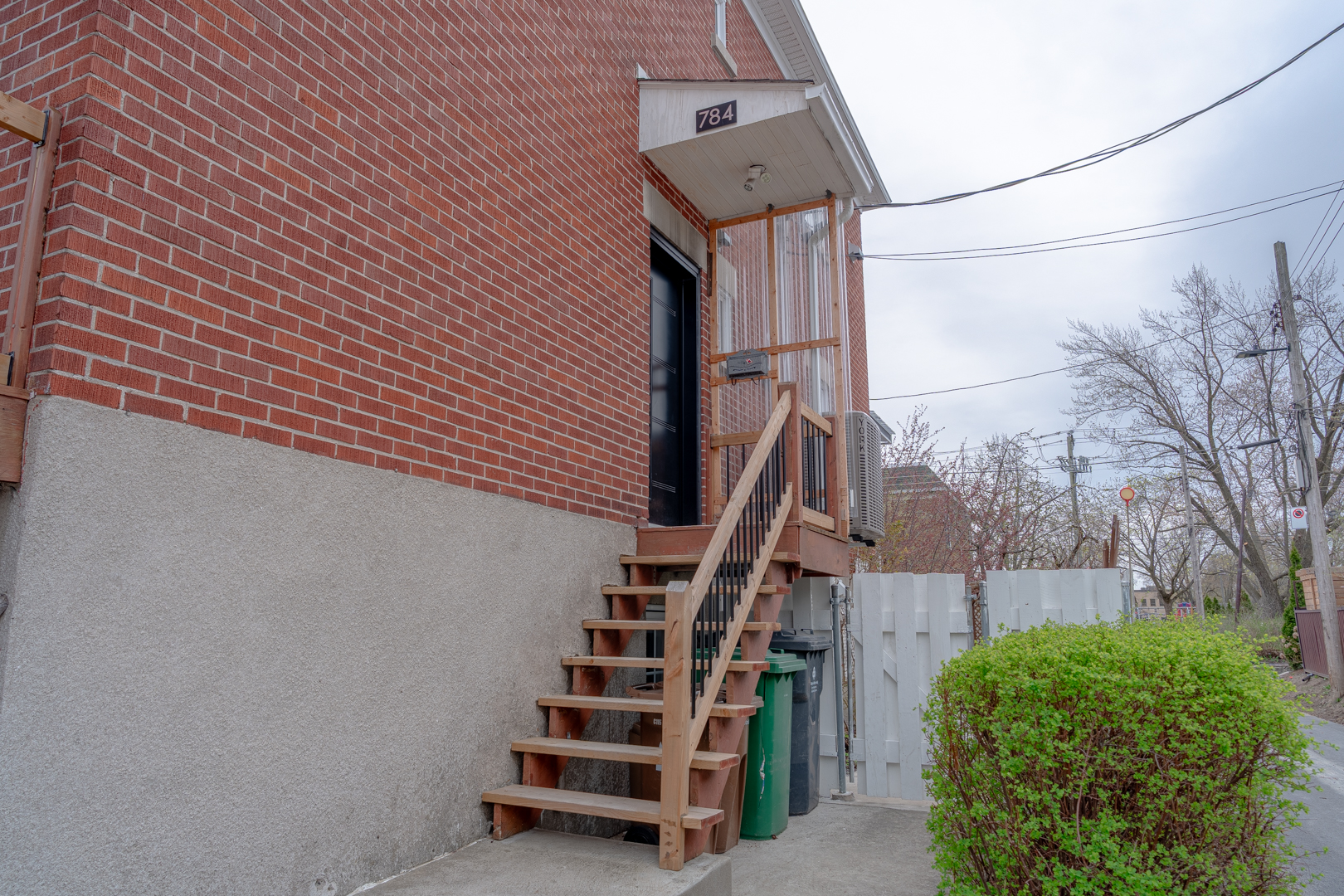 6 ½ (4 CHAMBRES) - À QUELQUES MINUTES DE MARCHE DU MÉTRO DU COLLÈGE - RÉNOVÉ EN 2025 / 6 ¼ (4 BEDROOMS) – FEW MINUTES FROM METRO DU COLLEGE - RENOVATED IN 2025 | 1443569434