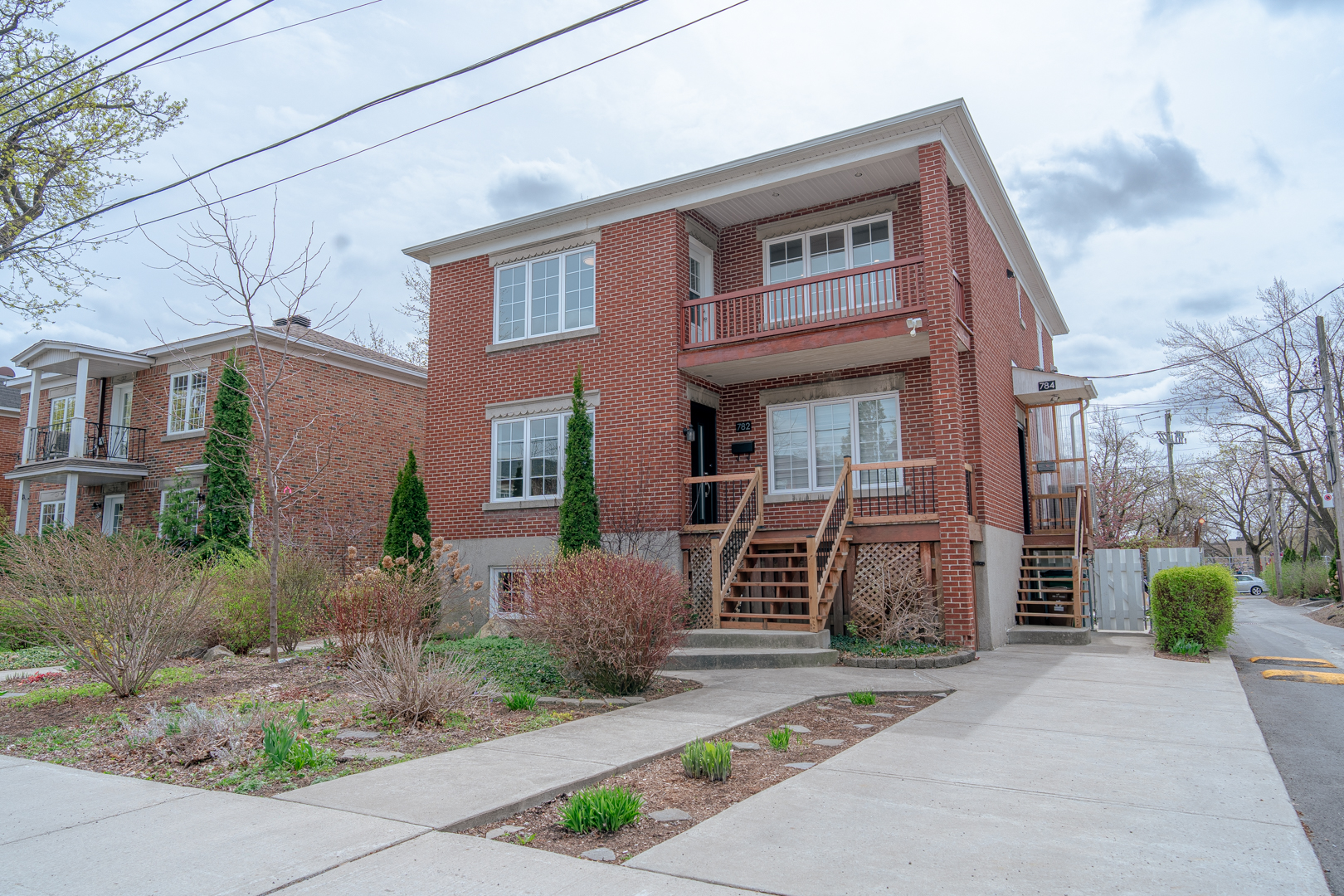 6 ½ (4 CHAMBRES) - À QUELQUES MINUTES DE MARCHE DU MÉTRO DU COLLÈGE - RÉNOVÉ EN 2025 / 6 ¼ (4 BEDROOMS) – FEW MINUTES FROM METRO DU COLLEGE - RENOVATED IN 2025 | 1443569434