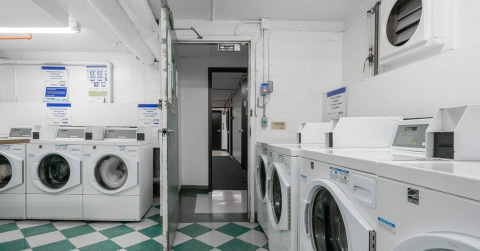 Cession de bail pour 1 à 2 personne(s) - Appartement 4 ½ (deux chambres et deux toilettes) semi meublé aux Appartements Rockhill (Côte-des-Neiges) | 335701733