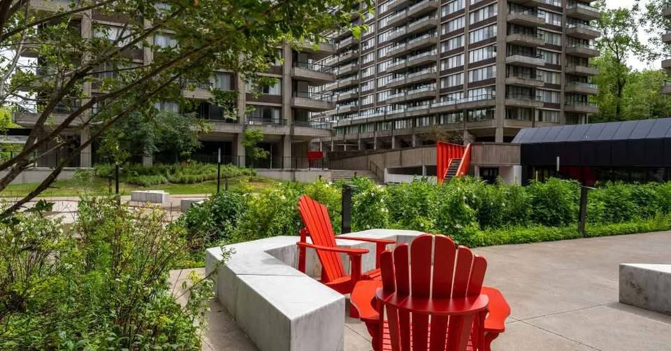 Cession de bail pour 1 à 2 personne(s) - Appartement 4 ½ (deux chambres et deux toilettes) semi meublé aux Appartements Rockhill (Côte-des-Neiges) | 335701733