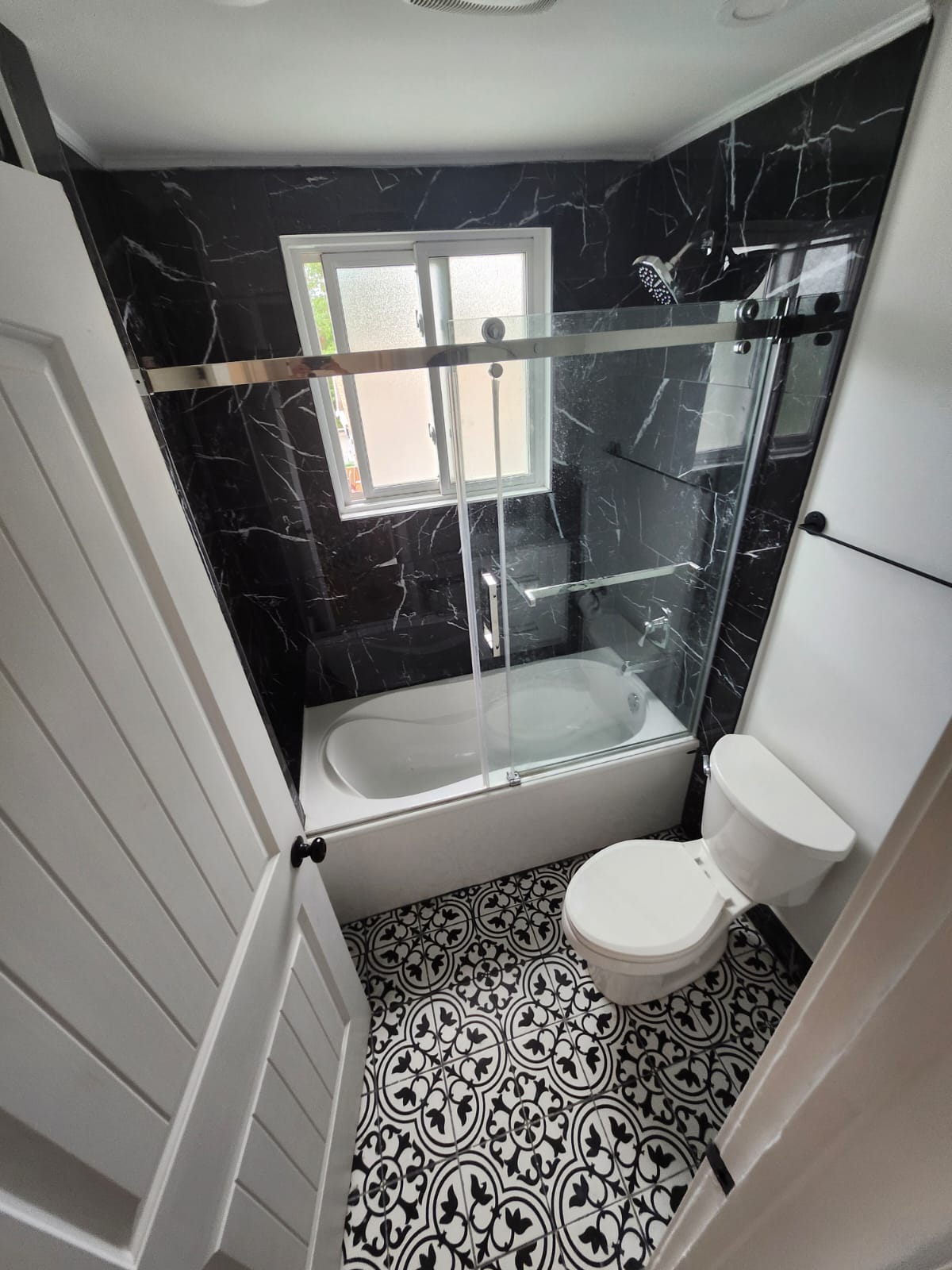 🏡 4 1/2 RÉNOVÉ - 2E ÉTAGE DE TRIPLEX - 1 550$/MOIS 🏡 | 1362052952