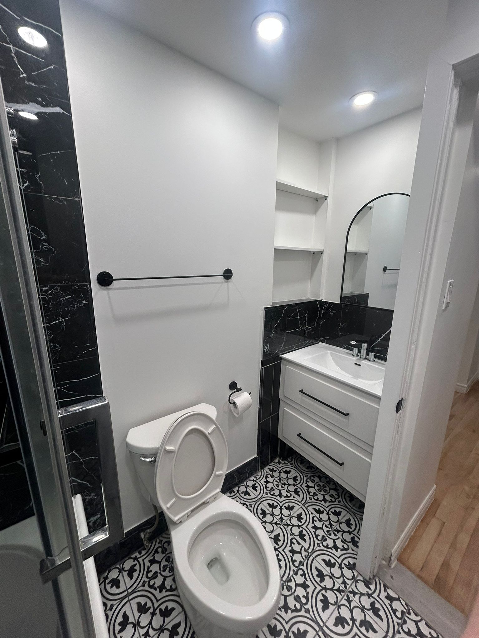 🏡 4 1/2 RÉNOVÉ - 2E ÉTAGE DE TRIPLEX - 1 550$/MOIS 🏡 | 1362052952