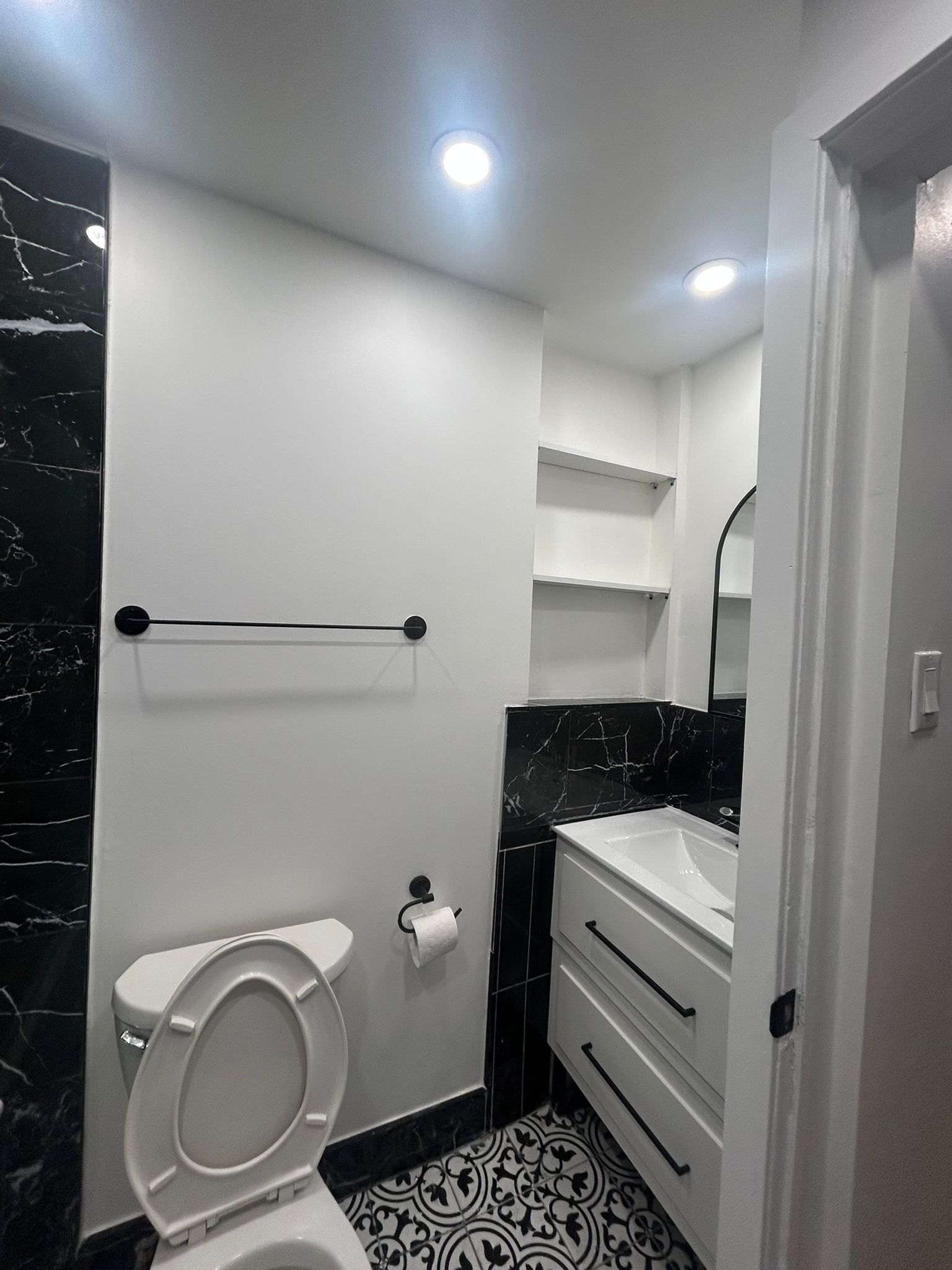 🏡 4 1/2 RÉNOVÉ - 2E ÉTAGE DE TRIPLEX - 1 495$/MOIS 🏡 | 1969406410