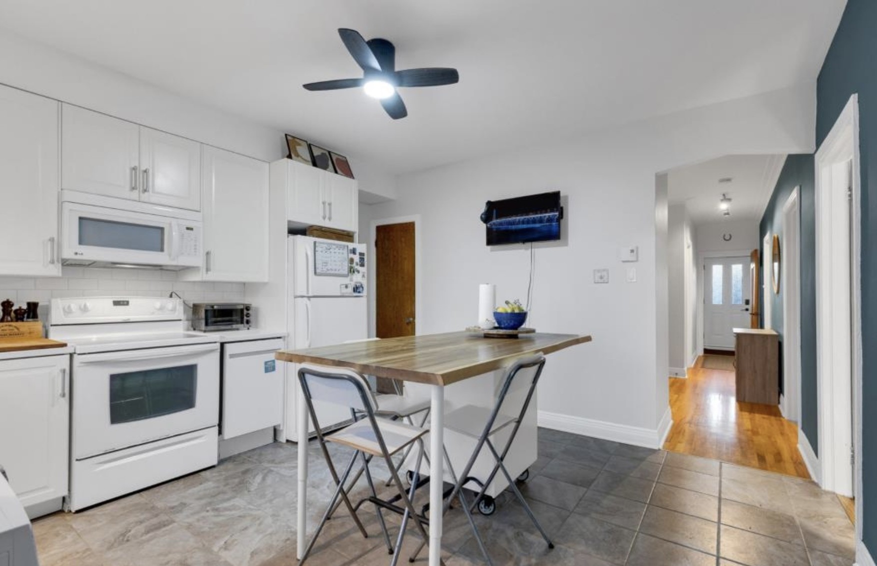 À louer / For Rent 4 ½ lumineux à Lachine (~900 pi²) | 675699304