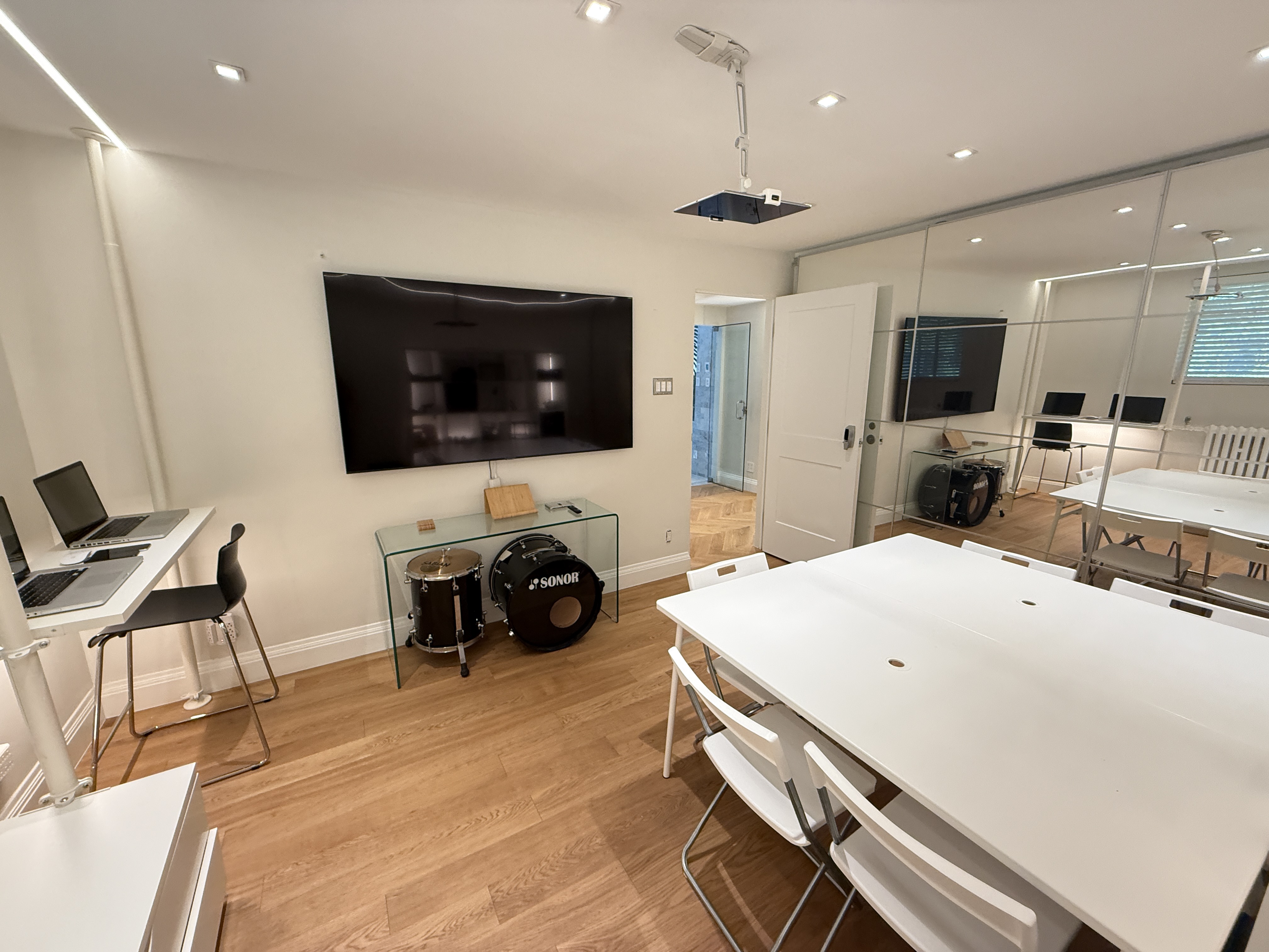 OasisUrbain : 4 Ch | wifi + fiber | Gym & Sauna | electric car | Métro Udm CHU | housekeeping | 482273136