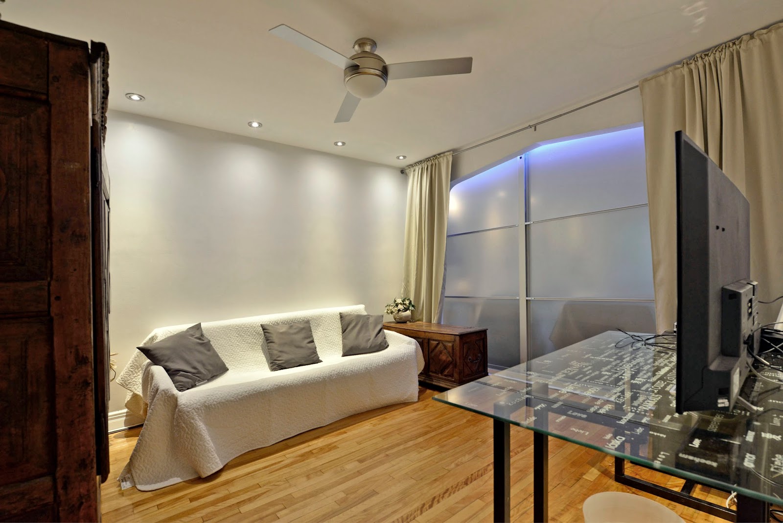 OasisUrbain : 4 Ch | wifi + fiber | Gym & Sauna | electric car | Métro Udm CHU | housekeeping | 482273136