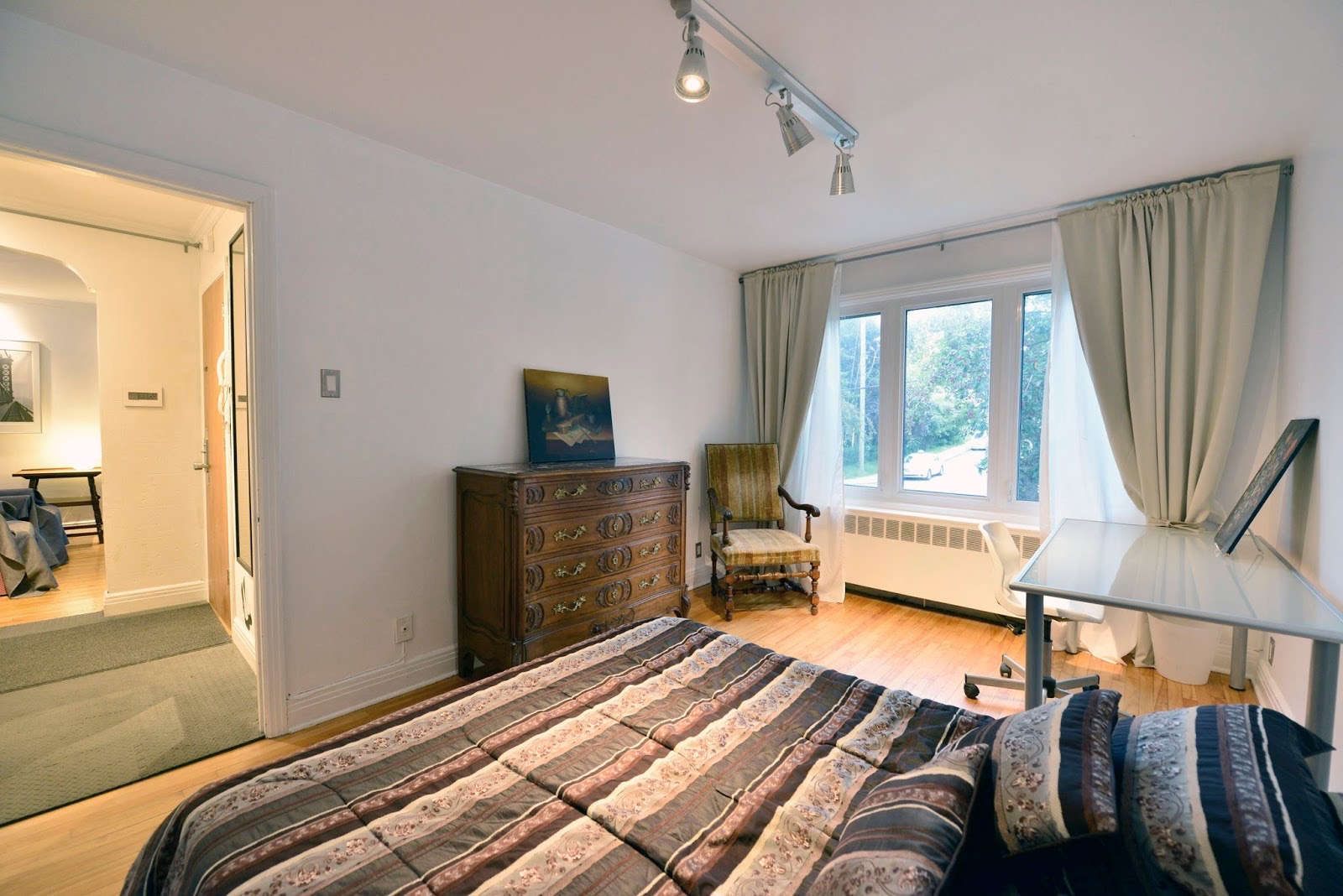 OasisUrbain : 4 Ch | wifi + fiber | Gym & Sauna | electric car | Métro Udm CHU | housekeeping | 482273136