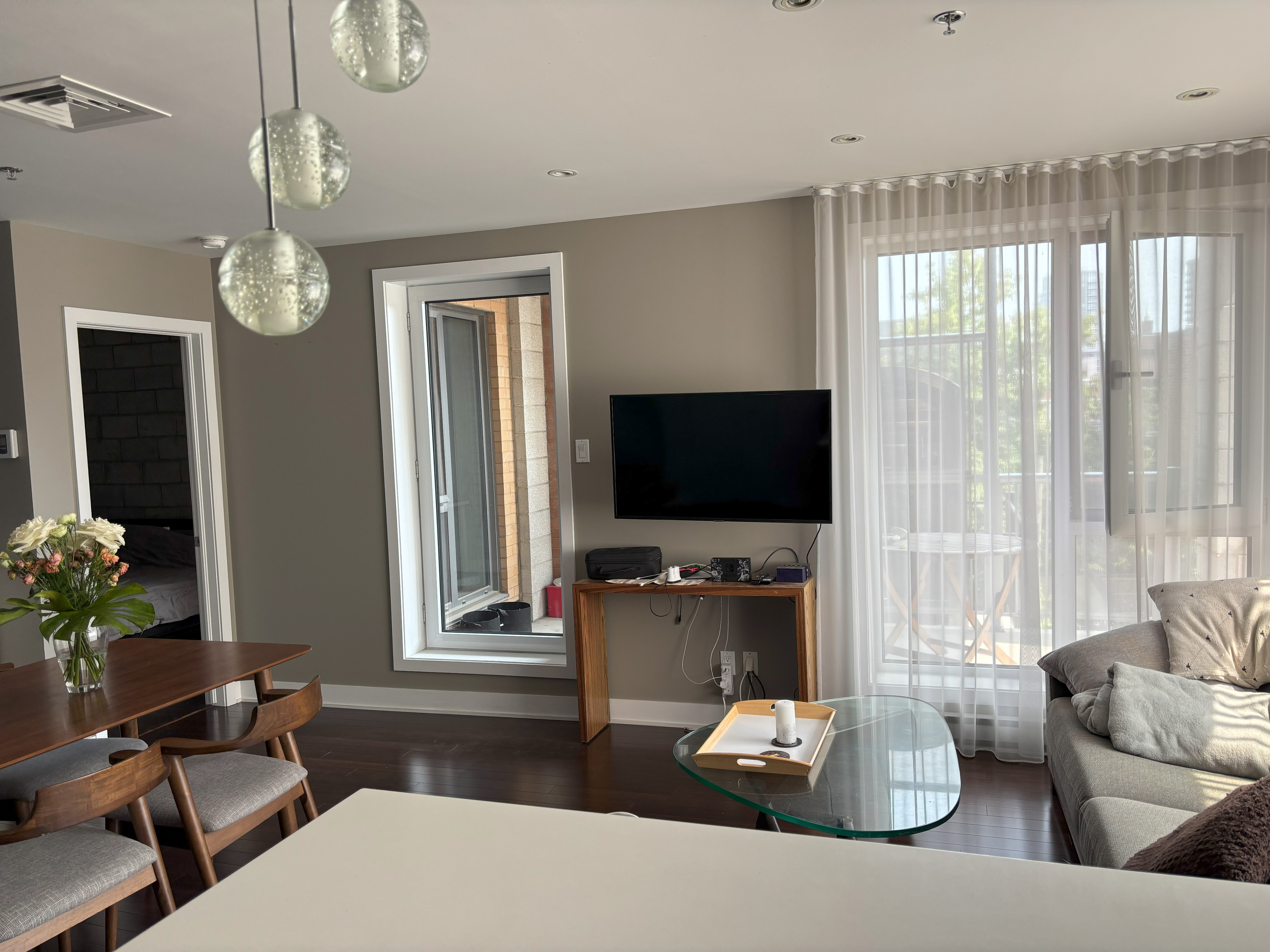 Spacious Furnished 1-Bedroom – Lease Transfer – Downtown Montreal - Grand 3 ½ meublé – Reprise de bail – Village / Centre-ville Montréal | 1952093700