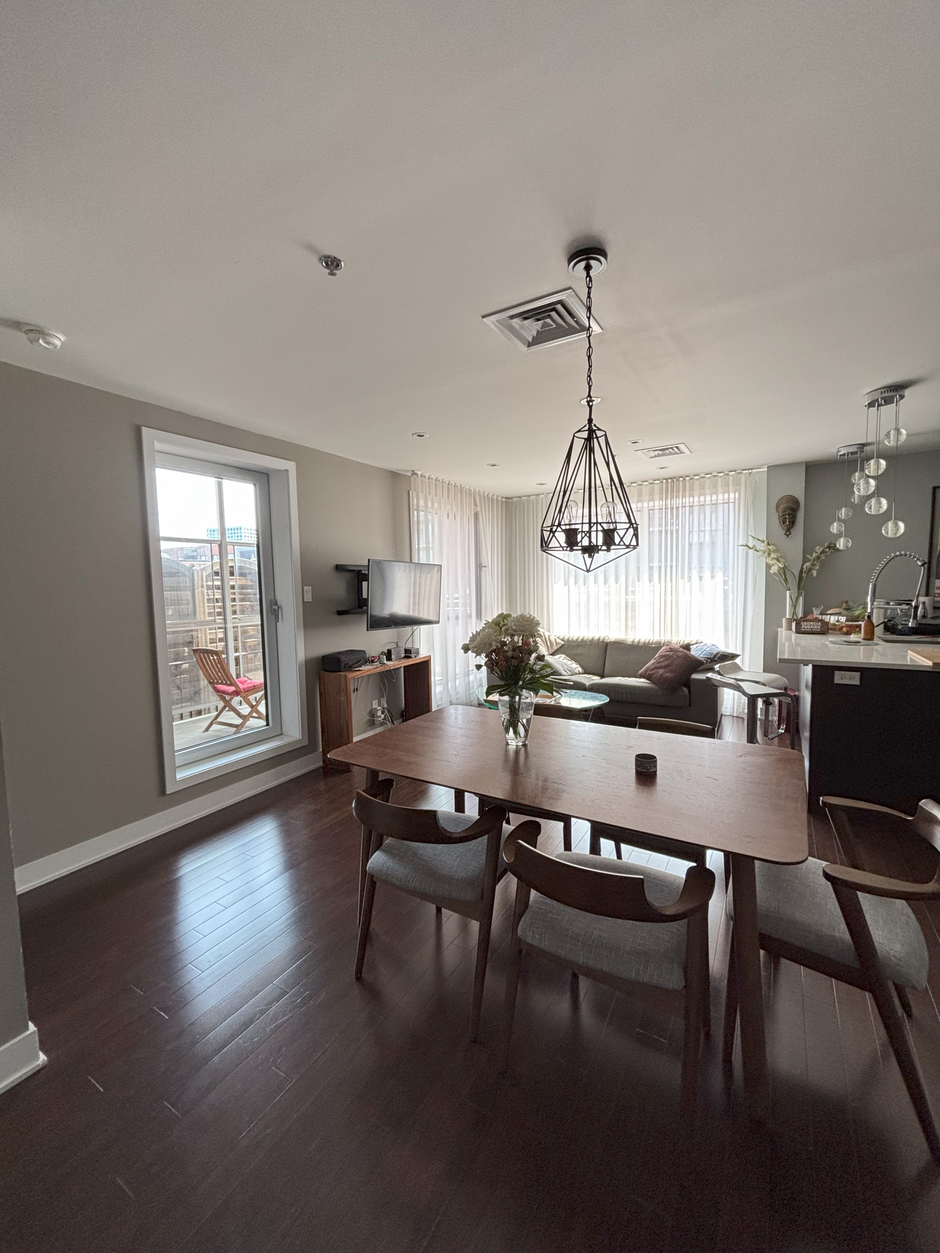 Spacious Furnished 1-Bedroom – Lease Transfer – Downtown Montreal - Grand 3 ½ meublé – Reprise de bail – Village / Centre-ville Montréal | 1952093700