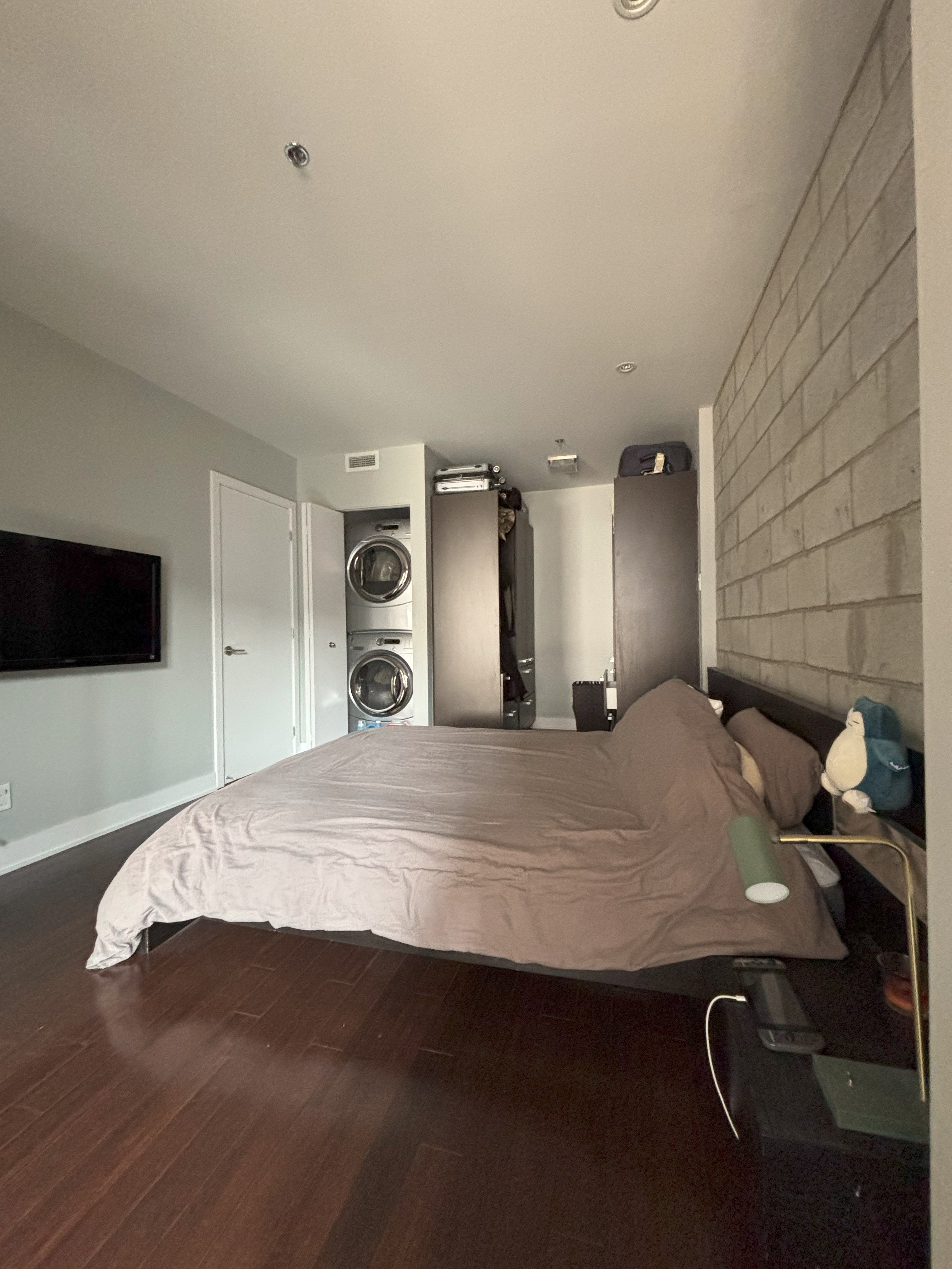 Spacious Furnished 1-Bedroom – Lease Transfer – Downtown Montreal - Grand 3 ½ meublé – Reprise de bail – Village / Centre-ville Montréal | 1952093700