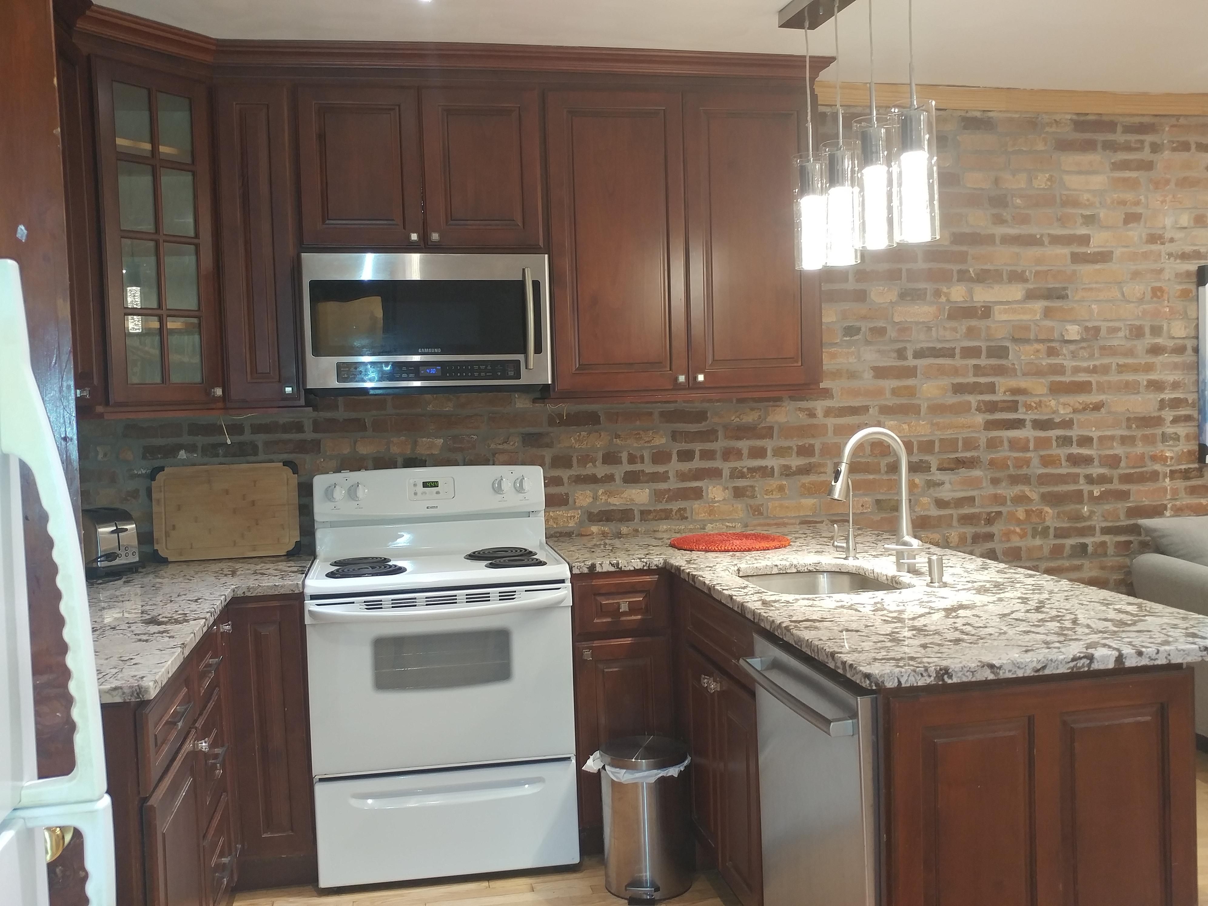 Berri-Uqam Bel Appart 5 1/2 meublé avec 3 chambres a coucher  | 130076969