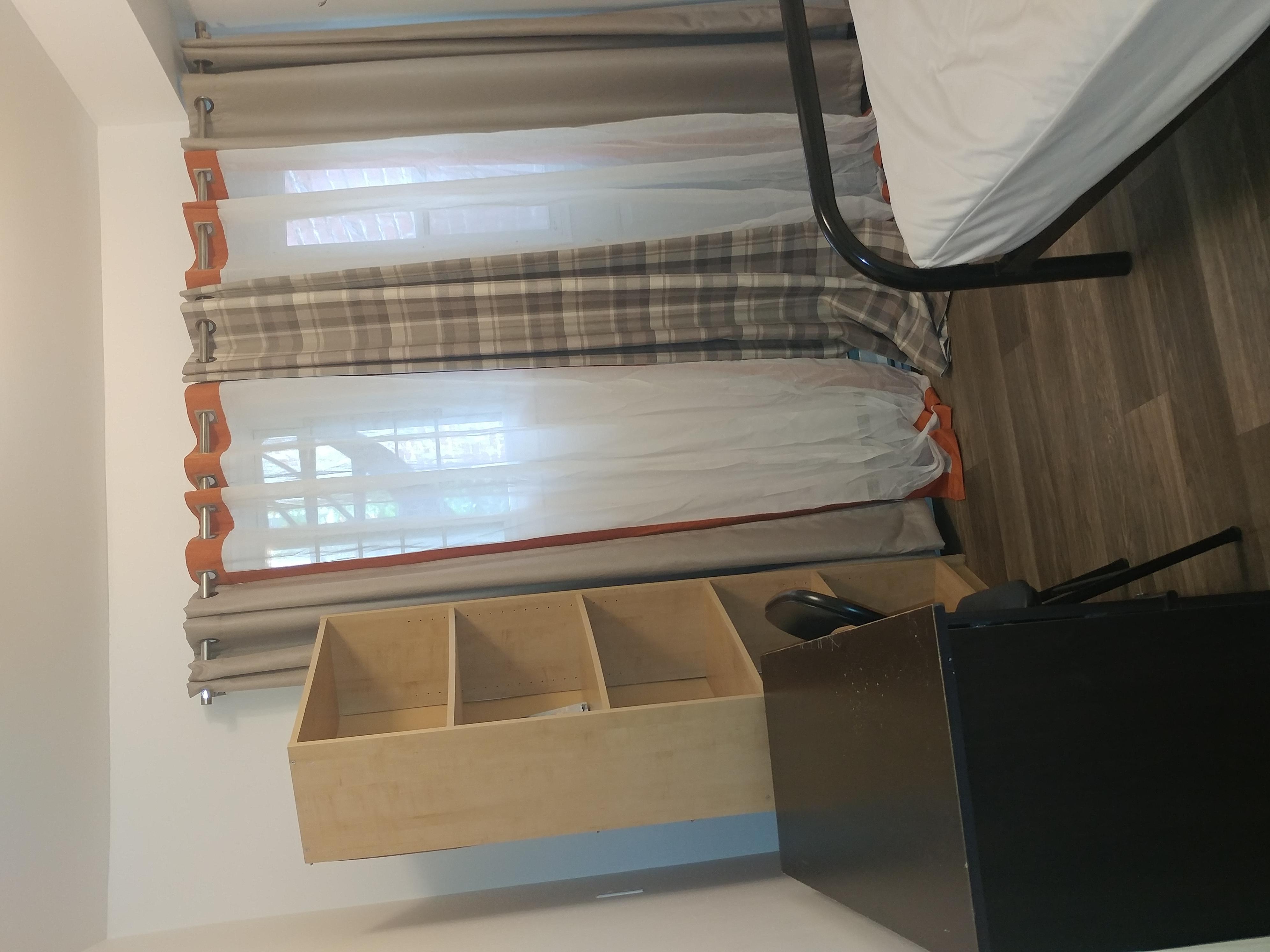 Berri-Uqam Bel Appart 5 1/2 meublé avec 3 chambres a coucher  | 130076969