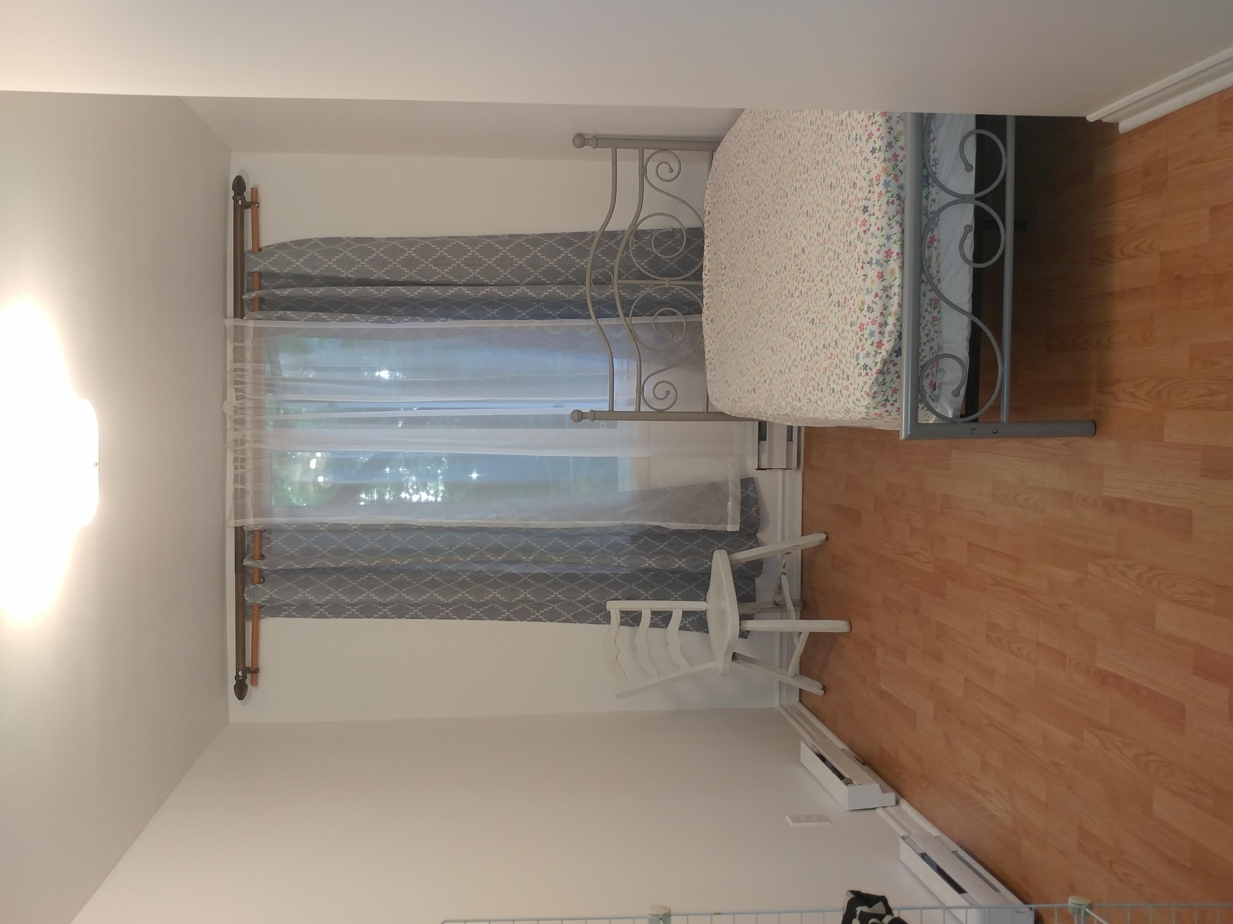 Berri-Uqam Bel Appart 5 1/2 meublé avec 3 chambres a coucher  | 130076969