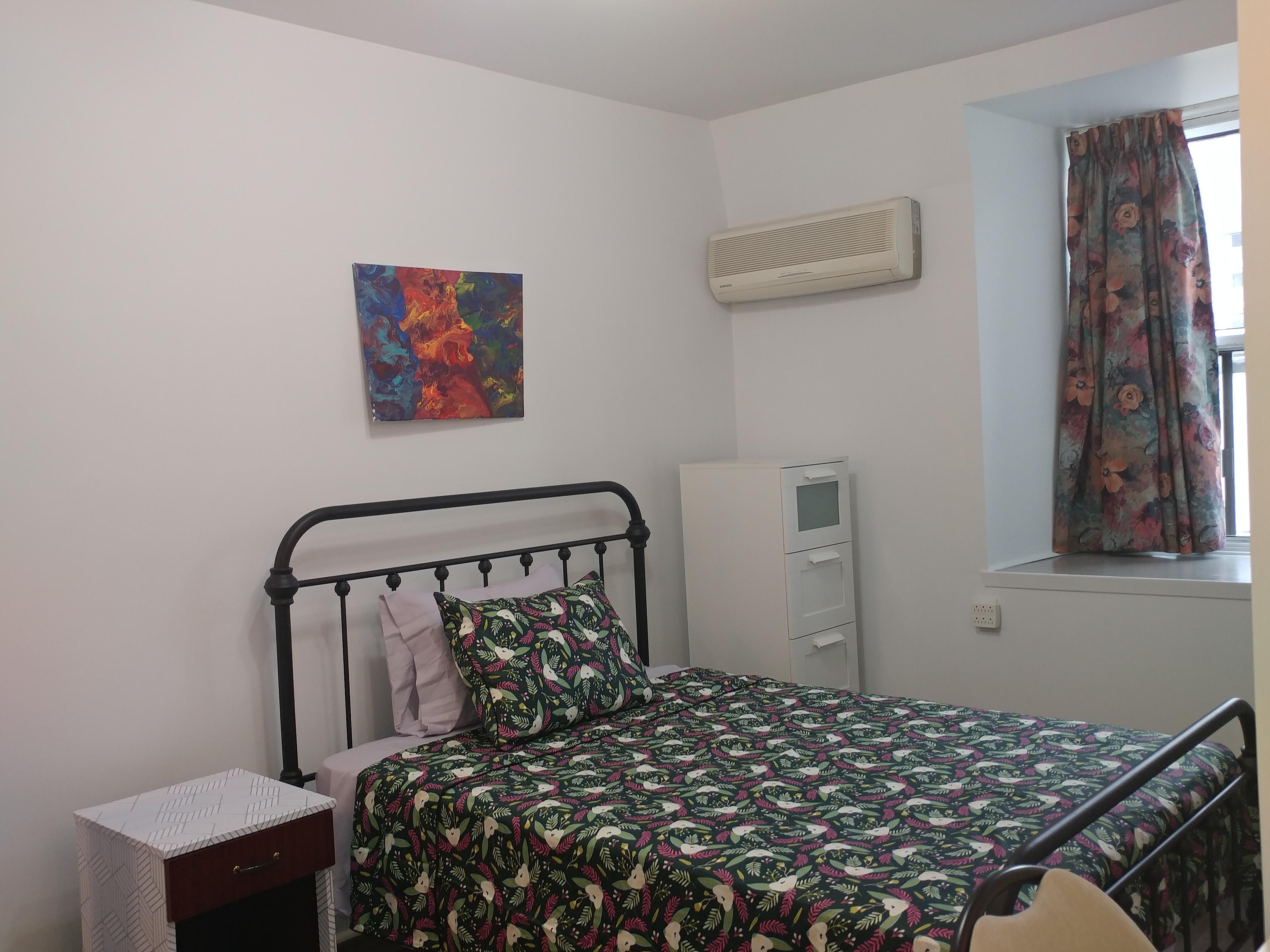 Belle chambre avec bain prive-Room with en-suite bath Berri-Uqam | 132658534