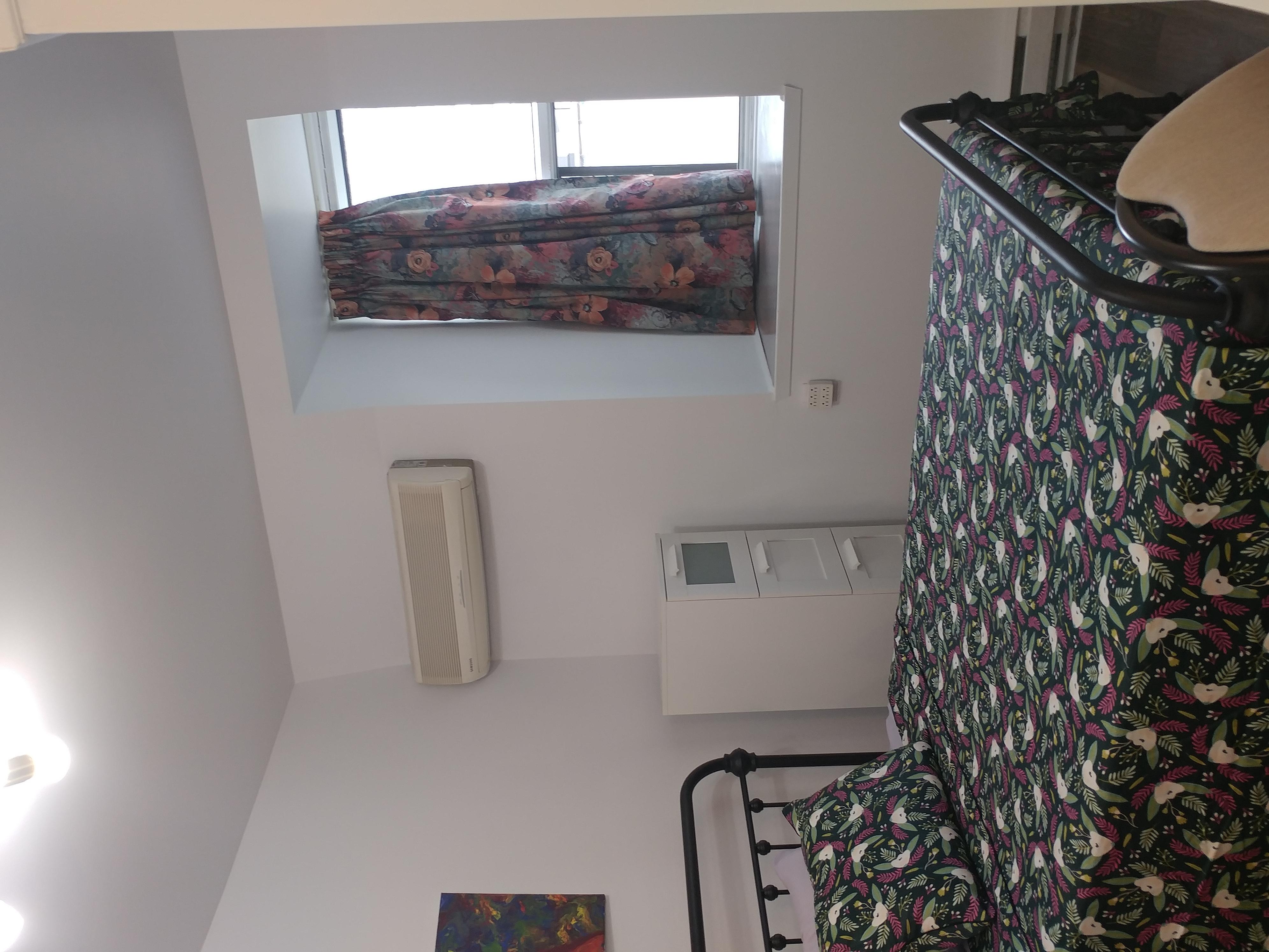 Belle chambre avec bain prive-Room with en-suite bath Berri-Uqam | 132658534