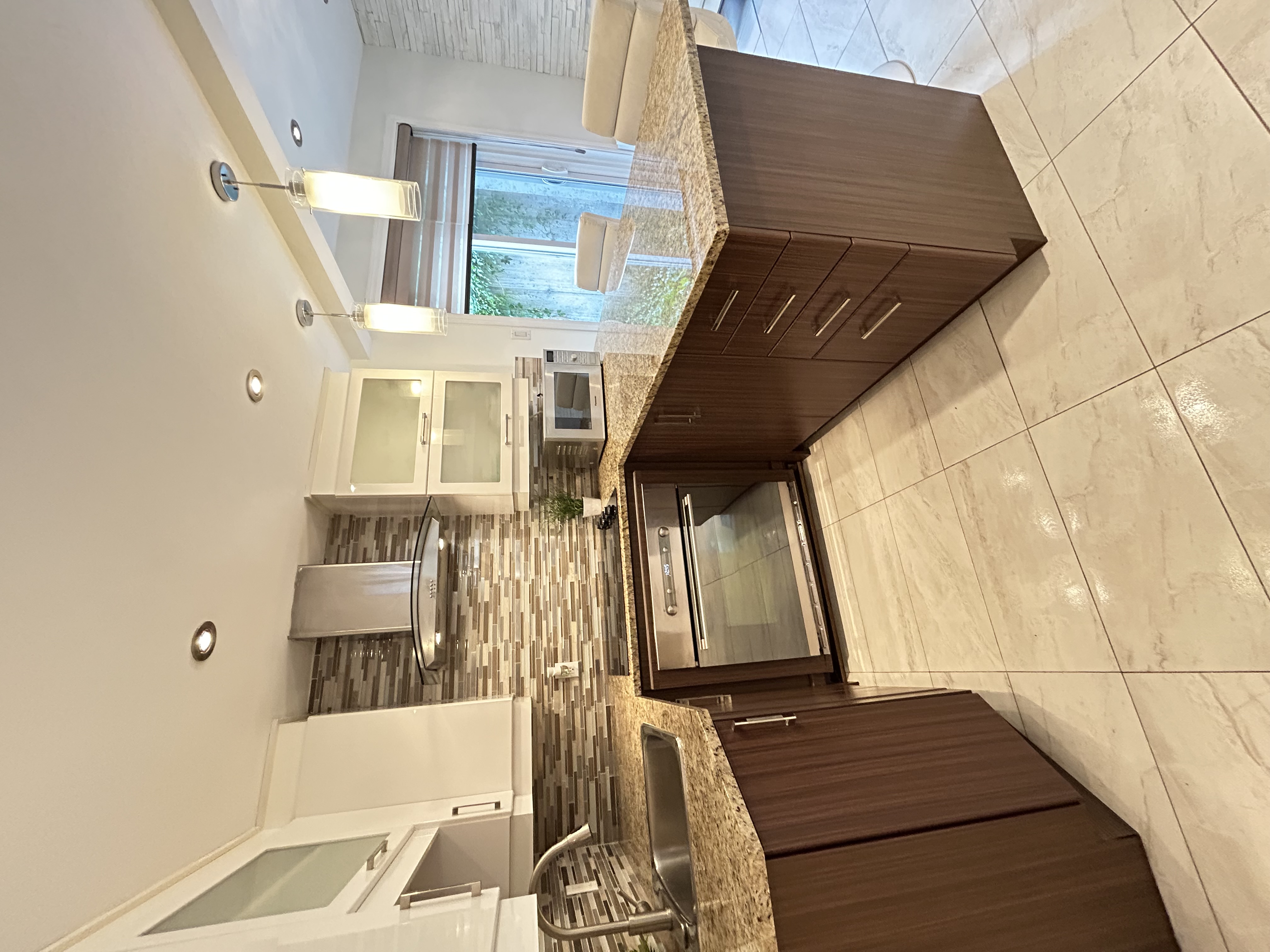 4 1/2 meublé localisation idéal à Montreal  | 1108536582