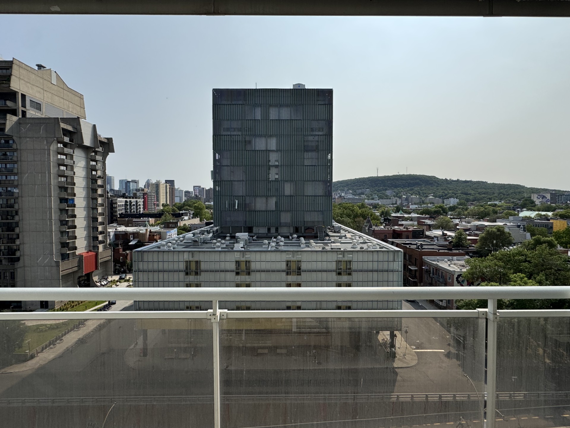 Appartement 3 1/2 - ACCÈS DIRECT METRO SHERBROOKE - TOUT INCLUS | 2137464141