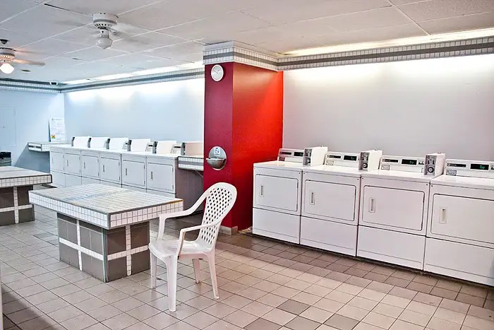 Appartement 3 1/2 - ACCÈS DIRECT METRO SHERBROOKE - TOUT INCLUS | 2137464141