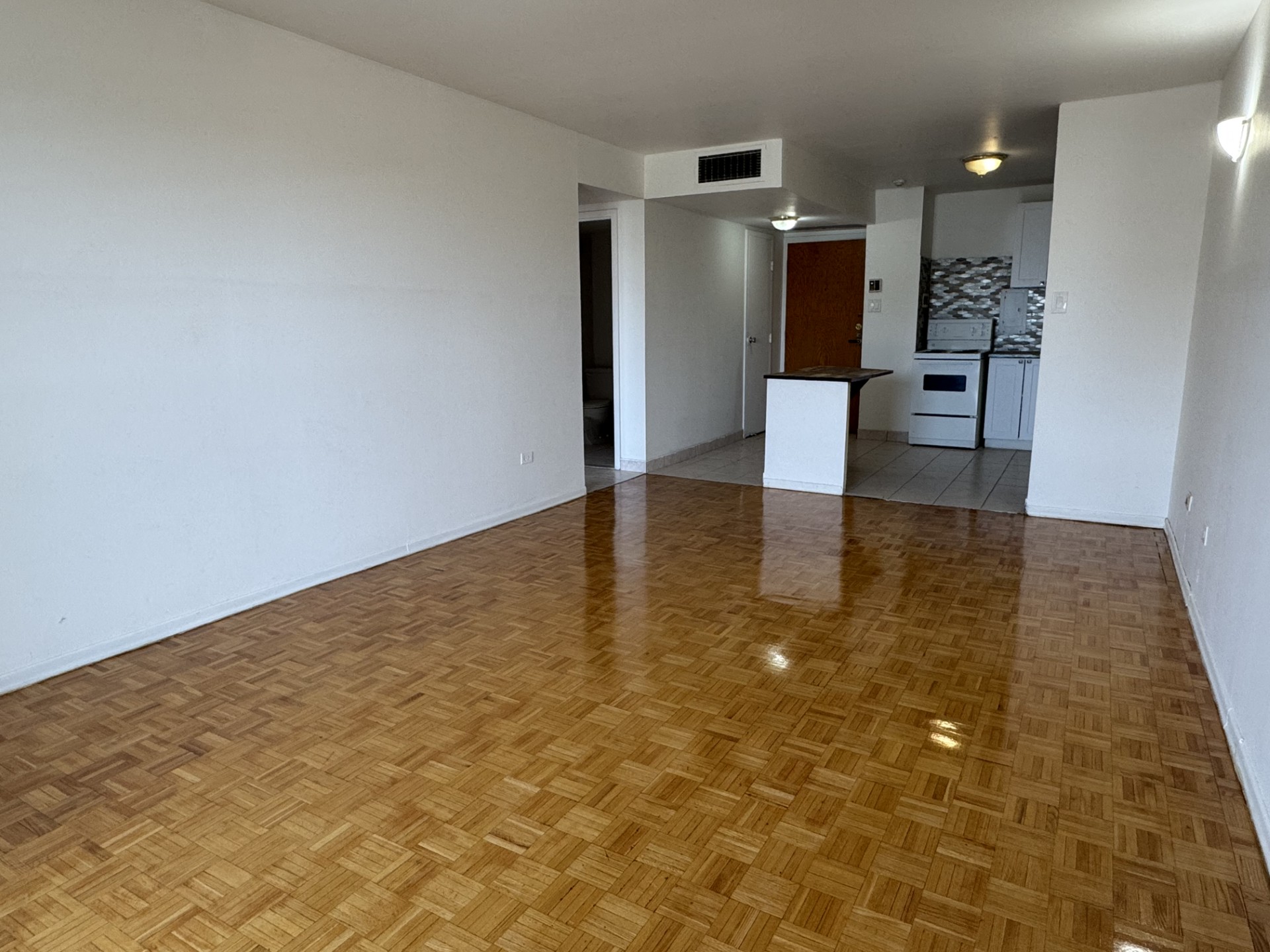 Appartement 4 1/2, PH -ACCÈS DIRECT METRO SHERBROOKE TOUT INCLUS | 683911816
