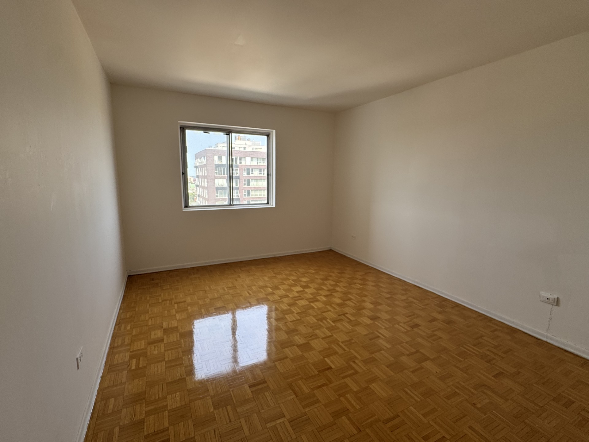 Appartement 4 1/2, PH -ACCÈS DIRECT METRO SHERBROOKE TOUT INCLUS | 683911816