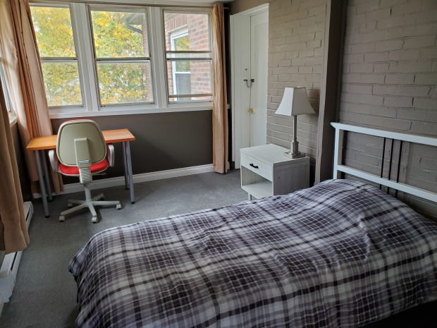 METRO LONGUEUIL > CHAMBRE ENTRÉE PRIVÉ