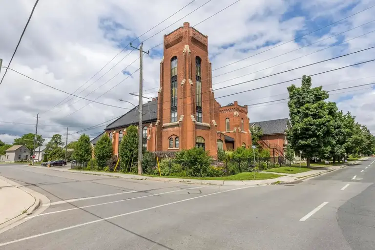 TVM KNOX STREET INC | 400 Wolfe Street, Peterborough | 3008357