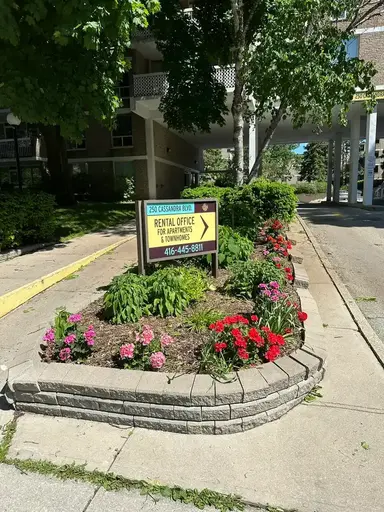 Garden Court Apartments | 250 Cassandra Blvd, North York | 2985918