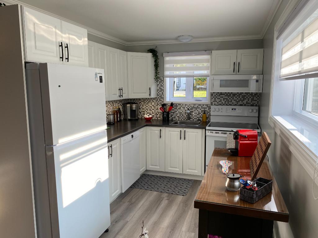 4 1/2 Entièrement meublé - spacieux et ensoleillé (32 jours + ou Bail) - 1 janvier 2026 | 3178511