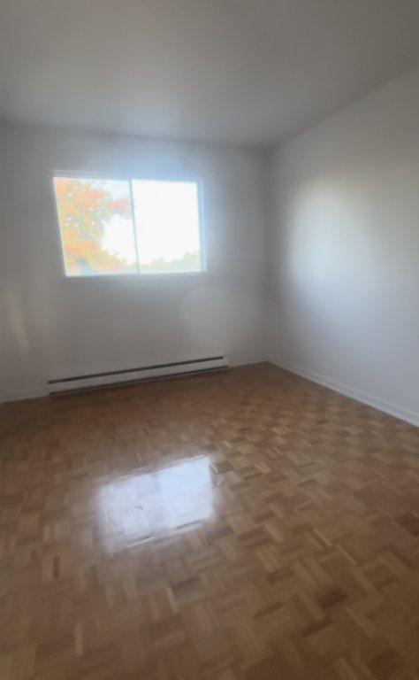 4 1/2 Longueuil pour le 1 nov. | 3183278