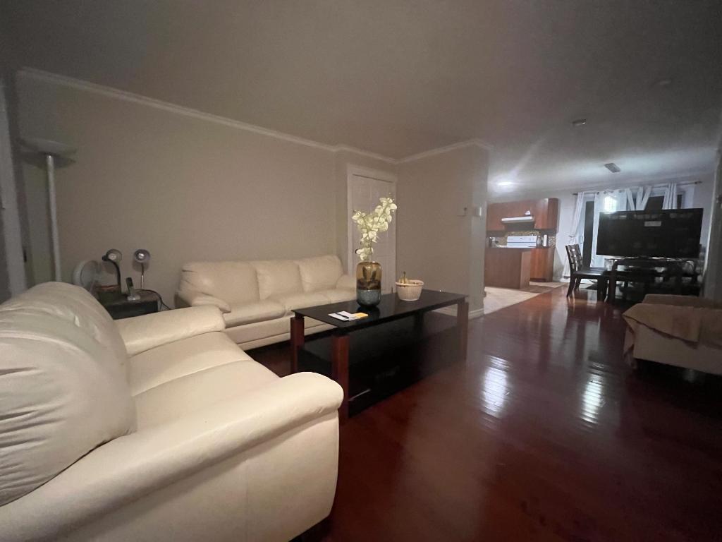 Chambre 1e Étage À LOUER 'immédiat À 800$/mois !!! très grande chambre , pour personne seule , meublée ttes les charges incluses électricité | 2942381