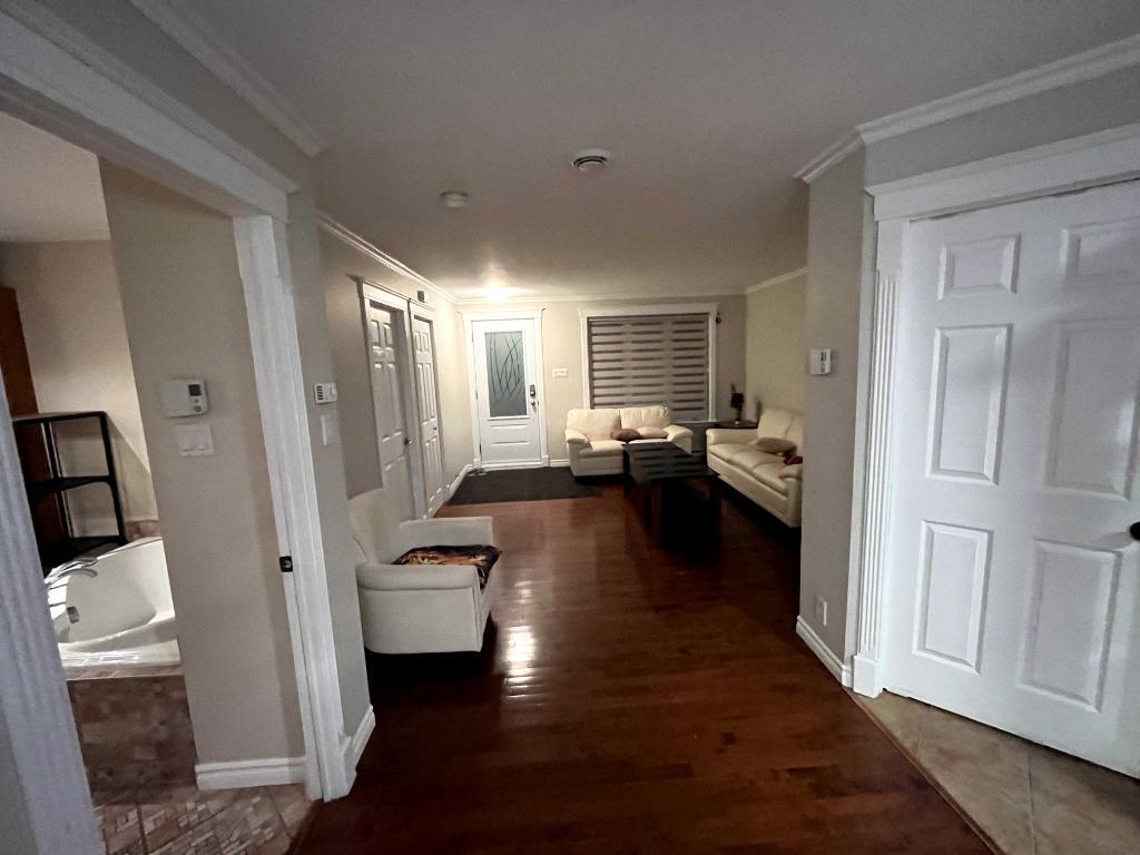 Chambre 1e Étage À LOUER 'immédiat À 800$/mois !!! très grande chambre , pour personne seule , meublée ttes les charges incluses électricité | 2942381