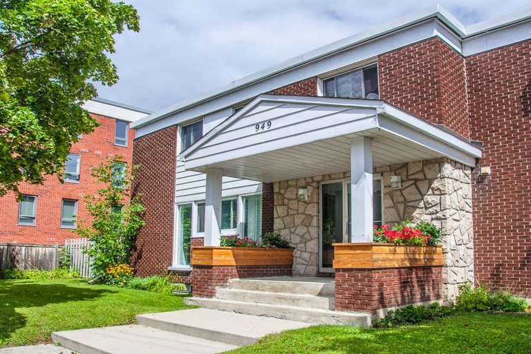 Large 4 Bedroom townhouse  - Amazing Location! | 949 North River Road, Ottawa | 2975996