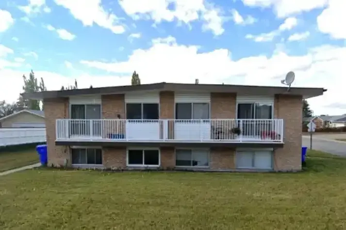 Pet Friendly Townhouse in Olds! | 4302 54 Avenue, Olds | 3034245