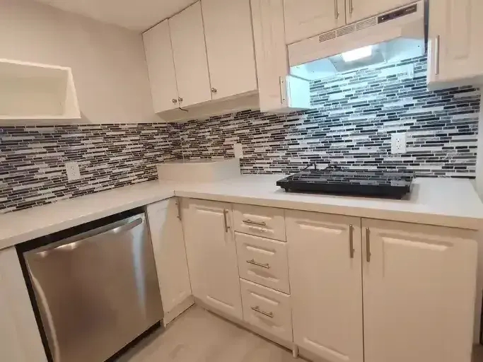 Avaiable: Dec.1 - Bright 2 BDRM, 1 parking  1 Bath, Central Furnance + AC,  Separated Entry, Fenced yard Basement Unit in Central Kitchener | 382 Stirling Avenue South, Kitchener | 3030640