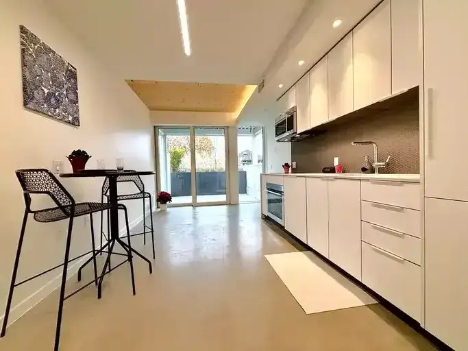 Mt. Pleasant Studio w/ balcony | 550 East Broadway, Vancouver | 2965778