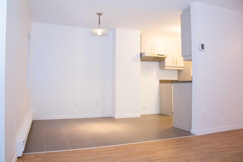 TRÈS GRAND 4 ½ EN COIN À CHARLESBOURG 975 pi2 - ENTIÈREMENT RÉNOVÉ 1435$/MOIS TOUT COMPRIS ! POUR JUILLET | 3284825