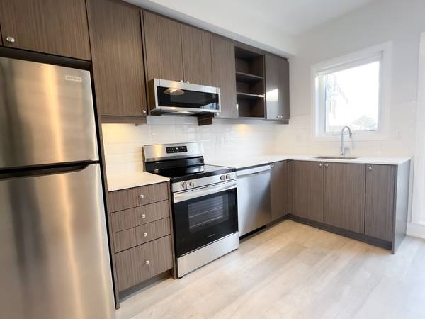 169 DOWNSVIEW PARK BLVD. - STUNNING 4BED/3BATH HOME, PARKING, LAUNDRY | 2693834