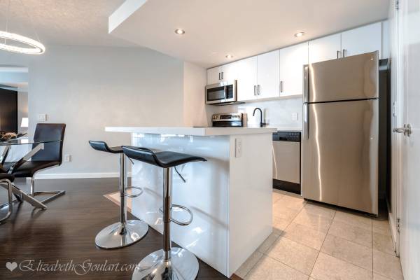 208 QUEENS QUAY WEST - WATERCLUB CONDOS - 1 BEDROOM + DEN W/LAKEVIEWS | 3213245