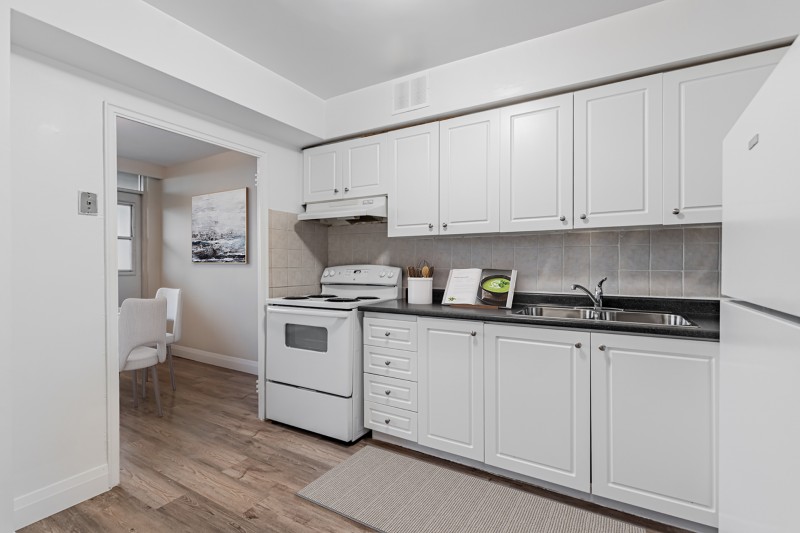 569 Sheppard Avenue West | 3180878