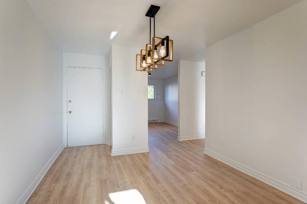 4 1/2 Style-Condo rénové à Mirabel (St-Janvier) - Juillet - Internet inclus | 3233519