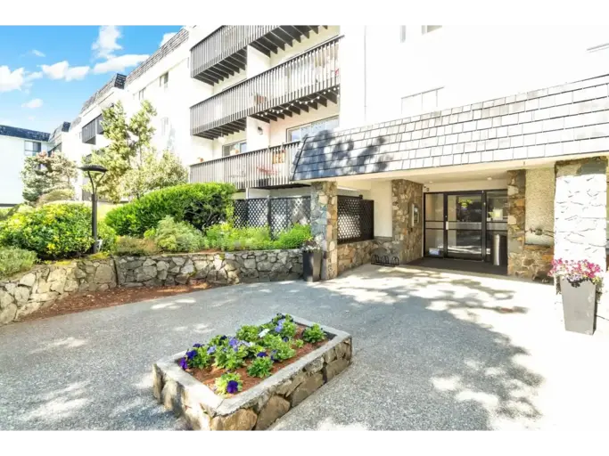 3868 Shelbourne St | 3868 Shelbourne St, Victoria | 2903320