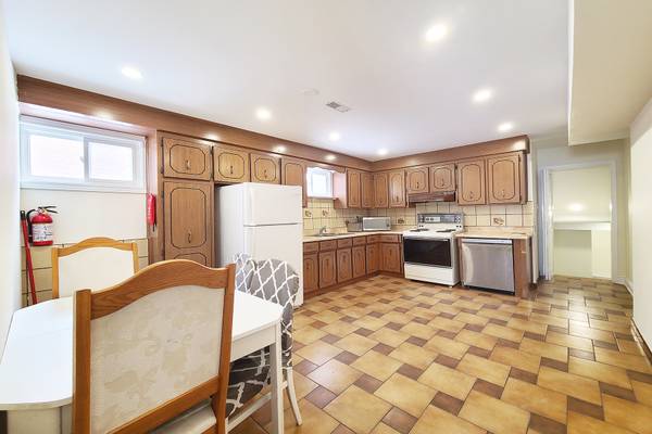 Lower-99Stilecroft Dr | Spacious 2-Bedroom Apartment | Renovated | 2694008