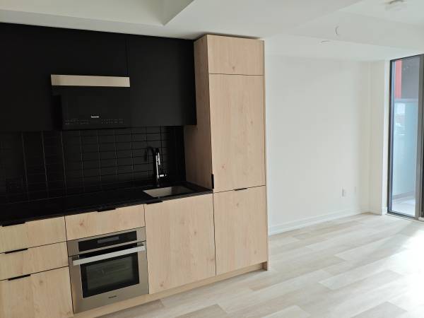 New 2+1 / 2 bath condo at 28 Eastern Ave, Move in Now | 3213255