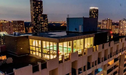 1 room room of 85 m² in Toronto | 2695600